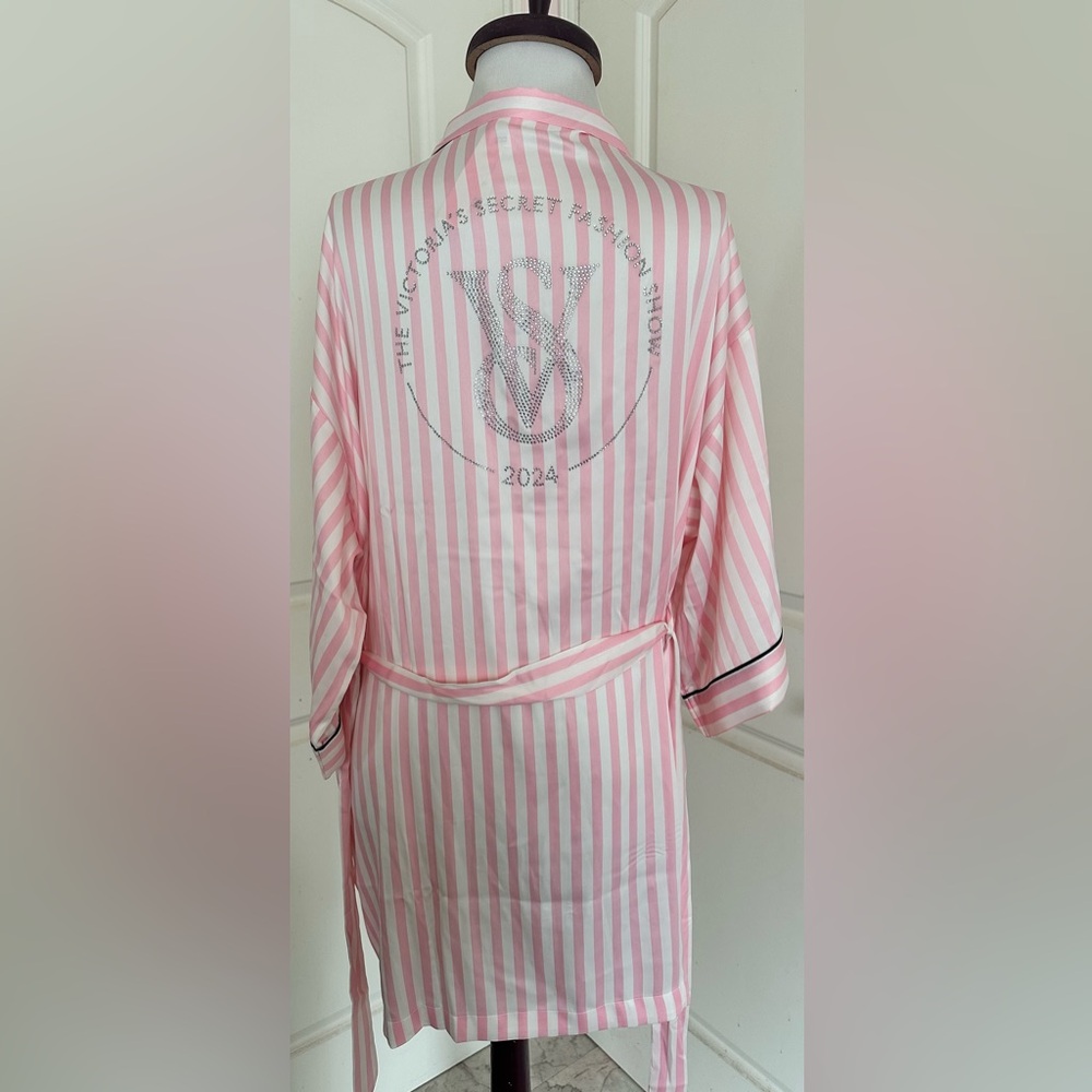 Victoria's Secret 2024 fashion show Pink Striped Robe